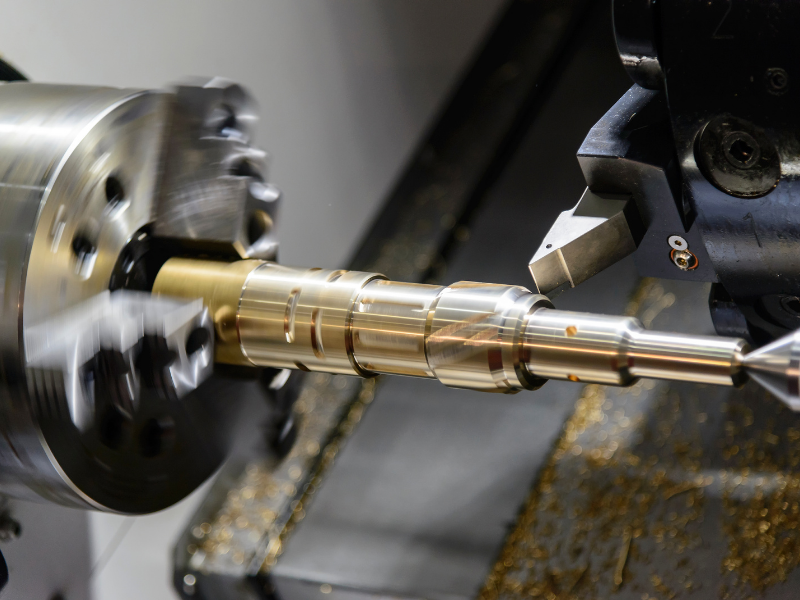 Gia công tiện trục dài mà không bị côn là yêu cầu chất lượng quan trọng trong gia công tiện CNC
